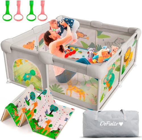 Parque infantil con juguetes y bebés.