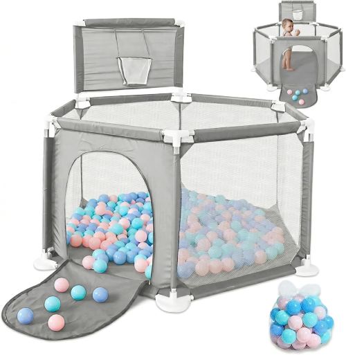 Parque infantil con pelotas de colores.